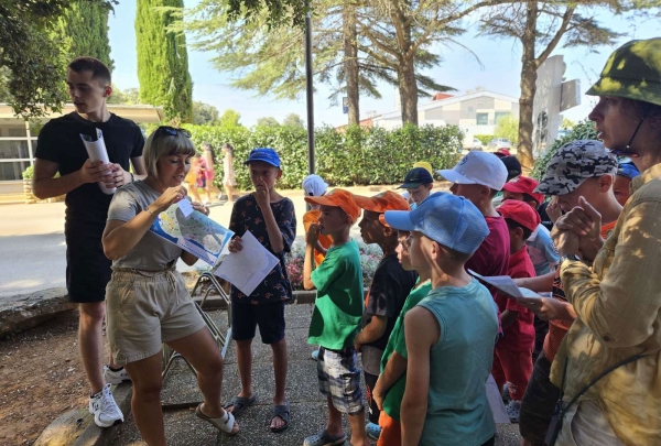 Der Gruppenausflug für Kinder bot spannende Erlebnisse in der Natur, gemeinsames Spielen und unvergessliche Momente im Freien.jpg